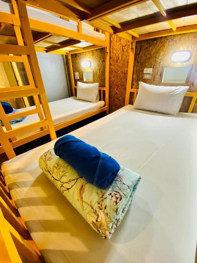 Frutta Hostel Patong Exteriör bild